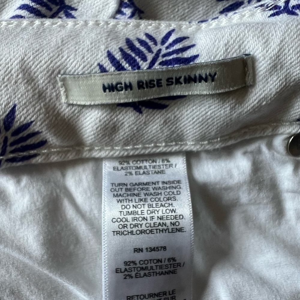 Vineyard Vines White jeans with Navy pattern - Picture 5 of 6